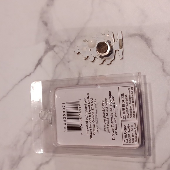 $4 Add-on Flashing Christmas Tree Pin - Magnetic Back - Picture 3 of 6